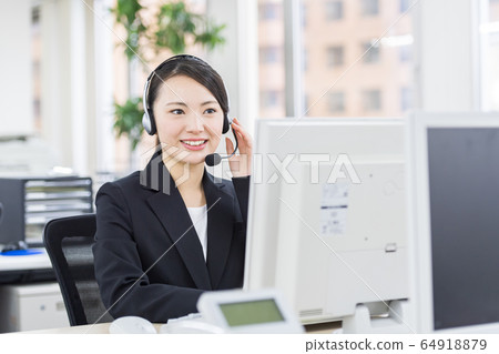 Operator, online, delivery Operator, online, delivery 64918879