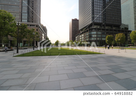東京站丸之內出口,由于冠狀病毒而不能外出 東京站丸之內出口,由于冠狀病毒而不能外出 64918882