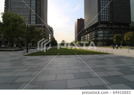 東京站丸之內出口,由于冠狀病毒而不能外出 東京站丸之內出口,由于冠狀病毒而不能外出 64918883