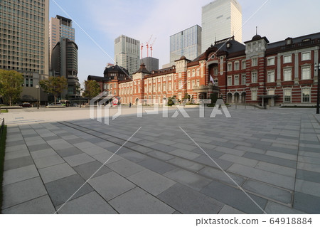 東京站丸之內出口,由于冠狀病毒而不能外出 東京站丸之內出口,由于冠狀病毒而不能外出 64918884
