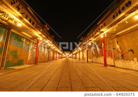 Nakamise Road in Sensoji Temple illuminated by a coronavirus Nakamise Road in Sensoji Temple illuminated by a coronavirus 64920373