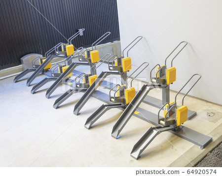 Bicycle parking lot for bicycles (bicycle parking facility) 64920574