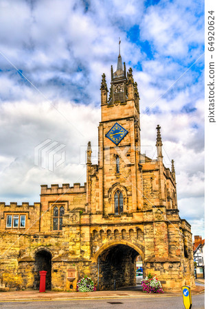 East Gate and St Peter Chapel in Warwick, England East Gate and St Peter Chapel in Warwick, England 64920624