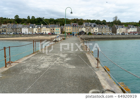 Cancale oysters town low tide 64920919