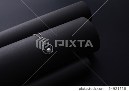 Beauty jewelry necklace 64921536