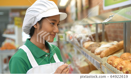 Shopping concepts. The girl is counting the 64922619