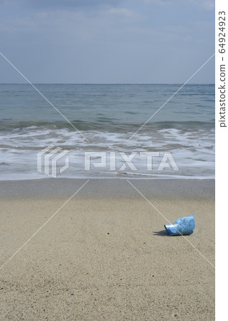 Plastic trash on the beach (Amami Oshima) 64924923