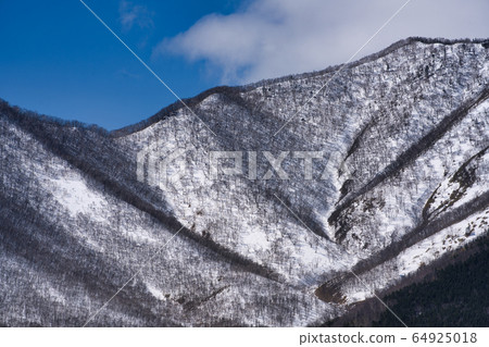 Hidaka Mountains 64925018