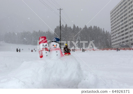 Snowman pair 64926371