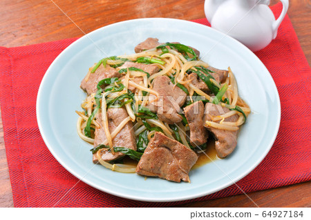 注)Steam是一種修飾合成。炒牛肉肝香草。中國菜。炒家常牛肝,韭菜和豆芽。 注)Steam是一種修飾合成。炒牛肉肝香草。中國菜。炒家常牛肝,韭菜和豆芽。 64927184