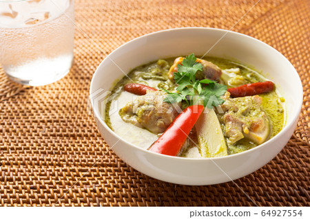 Green curry 64927554