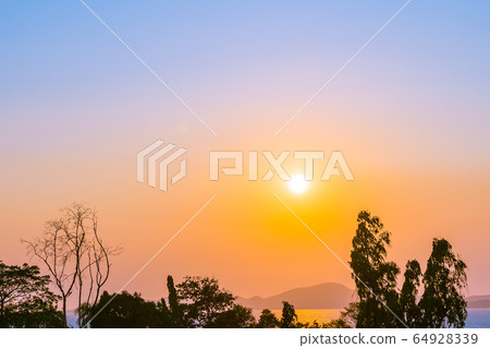 Beautiful sunset or sunrise around sea ocean bay with cloud on sky Beautiful sunset or sunrise around sea ocean bay with cloud on sky 64928339