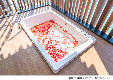 Red rose flower on water in bathtub decoration interior Red rose flower on water in bathtub decoration interior 64928877