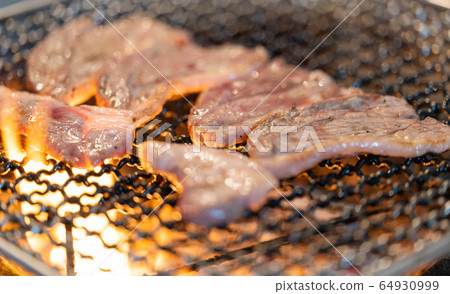 Charcoal grilled lamb meat_BBQ / bbq / charcoal / net grill / bincho charcoal / seven wheels / camping / meal / food / charcoal Charcoal grilled lamb meat_BBQ / bbq / charcoal / net grill / bincho charcoal / seven wheels / camping / meal / food / charcoal 64930999
