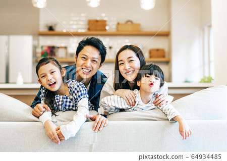 家庭，父母和子女，家 64934485