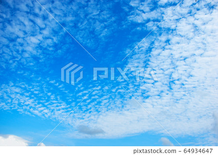 Sea of clouds 64934647