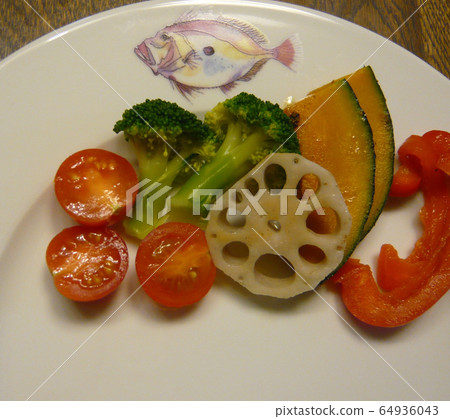 Grilled vegetable salad 64936043