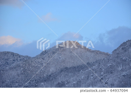 遠處的雪山 64937094