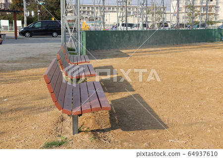 Bench 64937610
