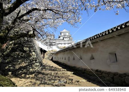 Himeji Castle "Hanomon Earthen Wall" 64938948