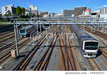 View the Joban Line and Keihin Tohoku Line from both Daishihashi in Ueno Park, Taito Ward, and the townscape of Negishi, Taito Ward in the background View the Joban Line and Keihin Tohoku Line from both Daishihashi in Ueno Park, Taito Ward, and the townscape of Negishi, Taito Ward in the background 64939107