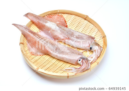 國產“烏賊”。對於新鮮的生魚片可以，魷魚，魷魚，魷魚，海鮮。未經煮熟和未加熱。 64939145