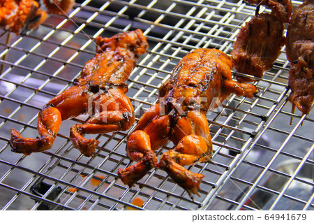 Vietnamese food 64941679