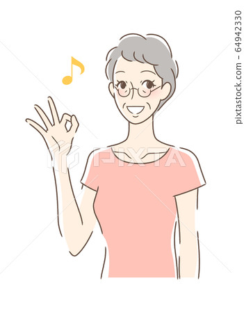 一個微笑的好跡象的女人 64942330