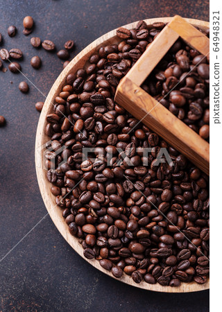 Roasted coffee beans Roasted coffee beans 64948321