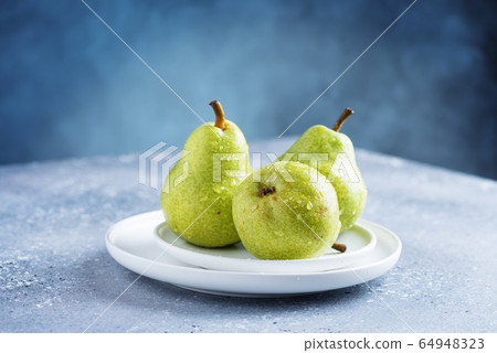 Sweet green pears 64948323