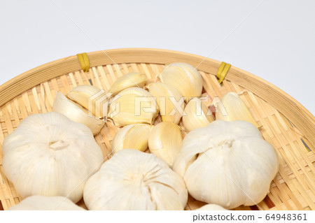Vegetables garlic 64948361