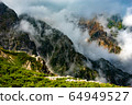 前往北阿爾卑斯山夏季山區的卡拉茂鬆的八寶嶺。雲間見過的雙木之龍 64949527