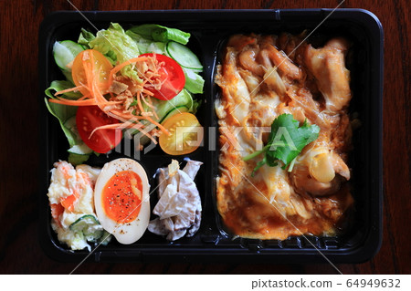 與父母和孩子一起煮午餐 與父母和孩子一起煮午餐 64949632