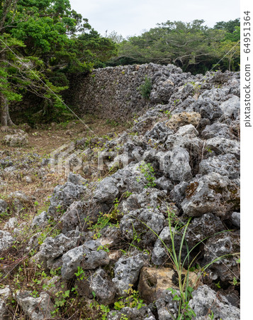 Okinawa, a tropical paradise reminiscent of the Middle Ages 64951364
