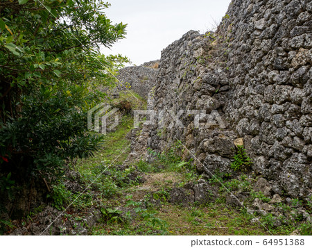 Remains of Itozuka Castle reminiscent of the Middle Ages, a tropical paradise Remains of Itozuka Castle reminiscent of the Middle Ages, a tropical paradise 64951388