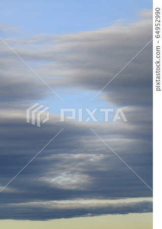 Tokyo cityscape in Japan Blue sky and clouds "Blue sky behind dark clouds (door to the future ...) New pneumonia" = 19th (7th Declaration announcement) 64952990