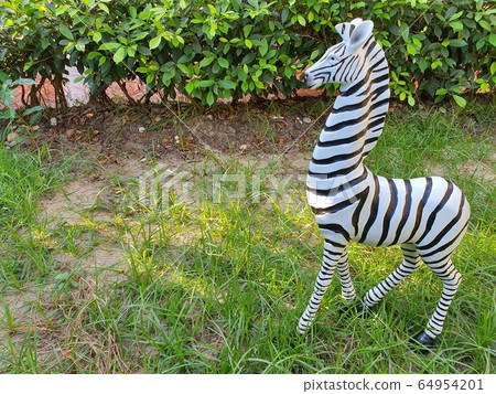 Small zebra statue in the garden 64954201