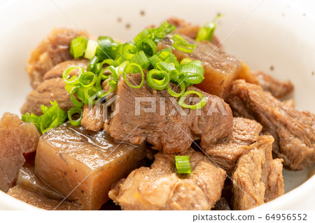 Stewed beef tendon meat (with konjac). 64956552