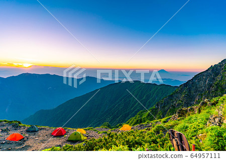 Mt. Fuji from the highest peak of the Kitadake Minami Alps [Yamanashi Prefecture] 64957111