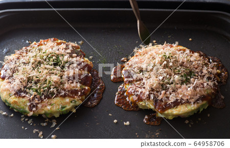 Okonomiyaki meal 64958706