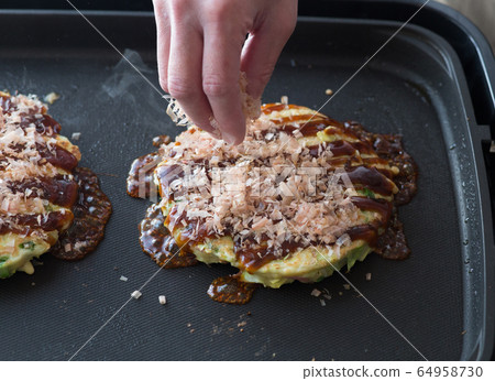 Okonomiyaki meal 64958730