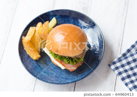 Hamburger dish 64960413