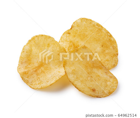 清湯薯片放在白色的背景 64962514