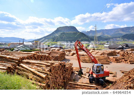 木鎮Kusu鎮685.5m放養的山放養的山 木鎮Kusu鎮685.5m放養的山放養的山 64964854