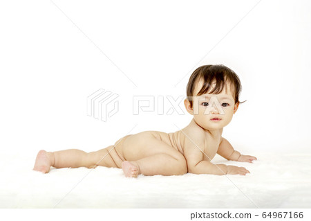 Baby girl looking at camera while naked hiking... - Stock Photo [64967166]  - PIXTA