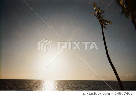 夏威夷島日落 64967402