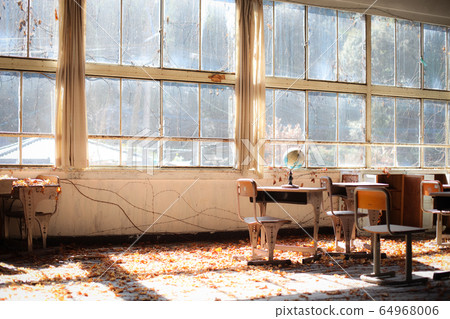 School classroom 64968006