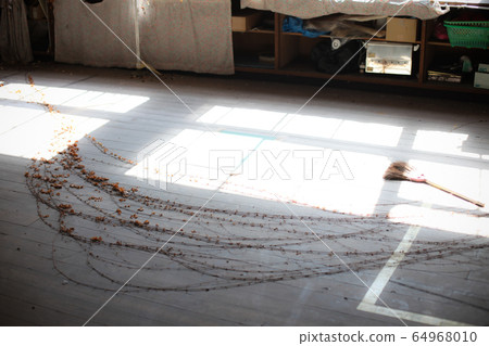 School classroom 64968010