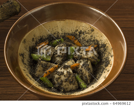 Taro with black sesame sauce 5 64969612