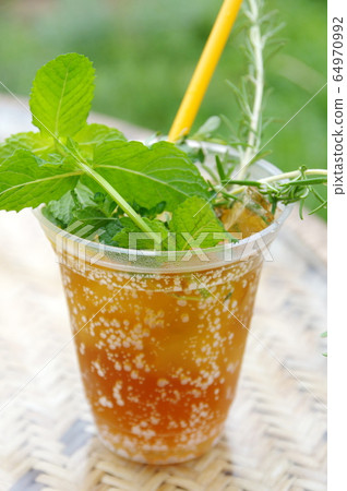 Herb soda 64970992